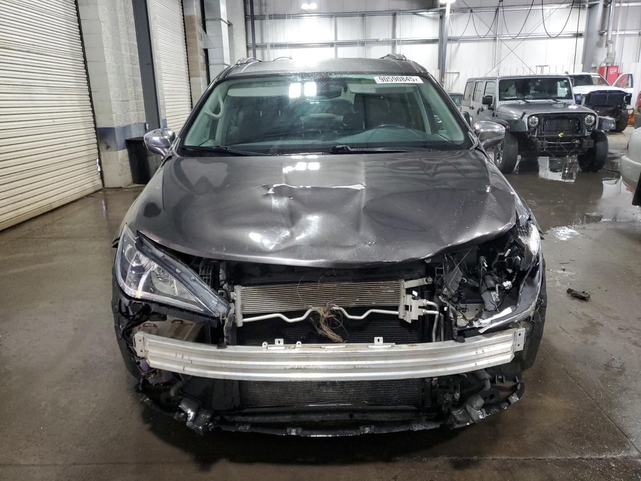 Chrysler Pacifica Limited Image 5