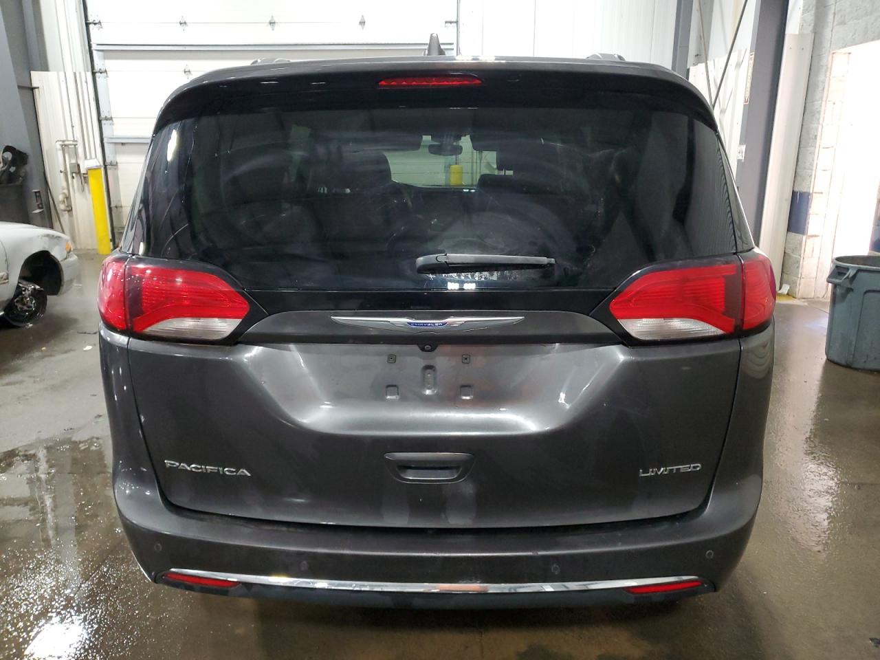 Chrysler Pacifica Limited Image 13