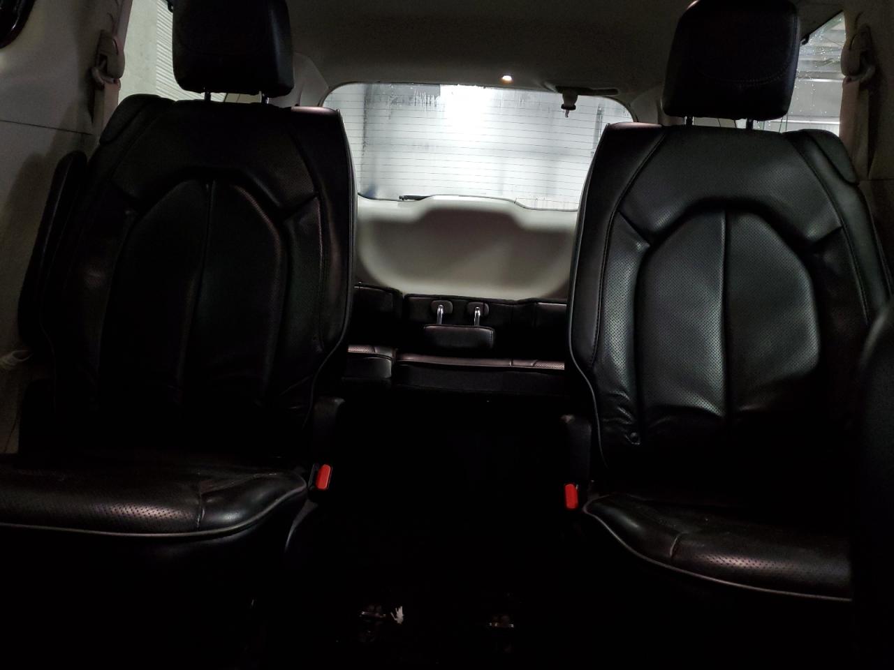 Chrysler Pacifica Limited Image 8