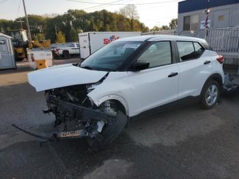  Salvage Nissan Kicks