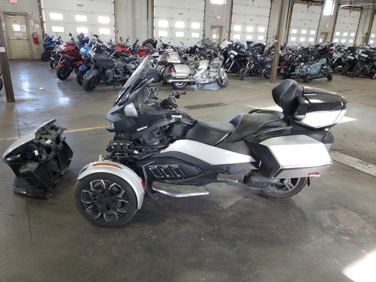 Can-Am Spyder Rt Image 3