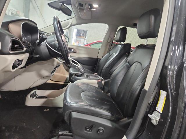 Chrysler Pacifica Touring L Image 9