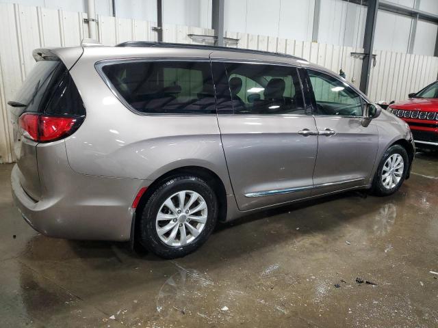 Chrysler Pacifica Touring L Image 3