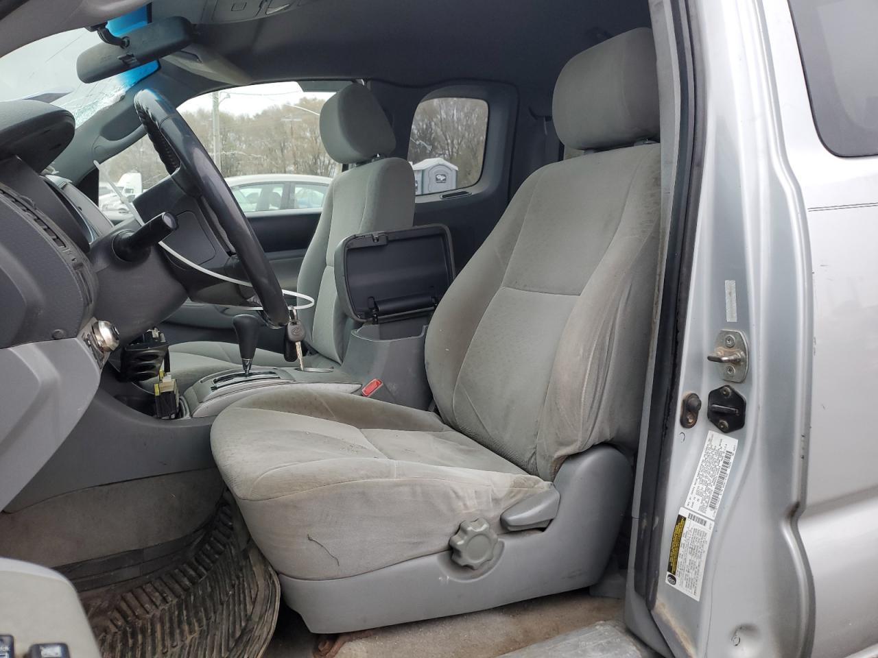Toyota Tacoma Prerunner Access Cab Image 12