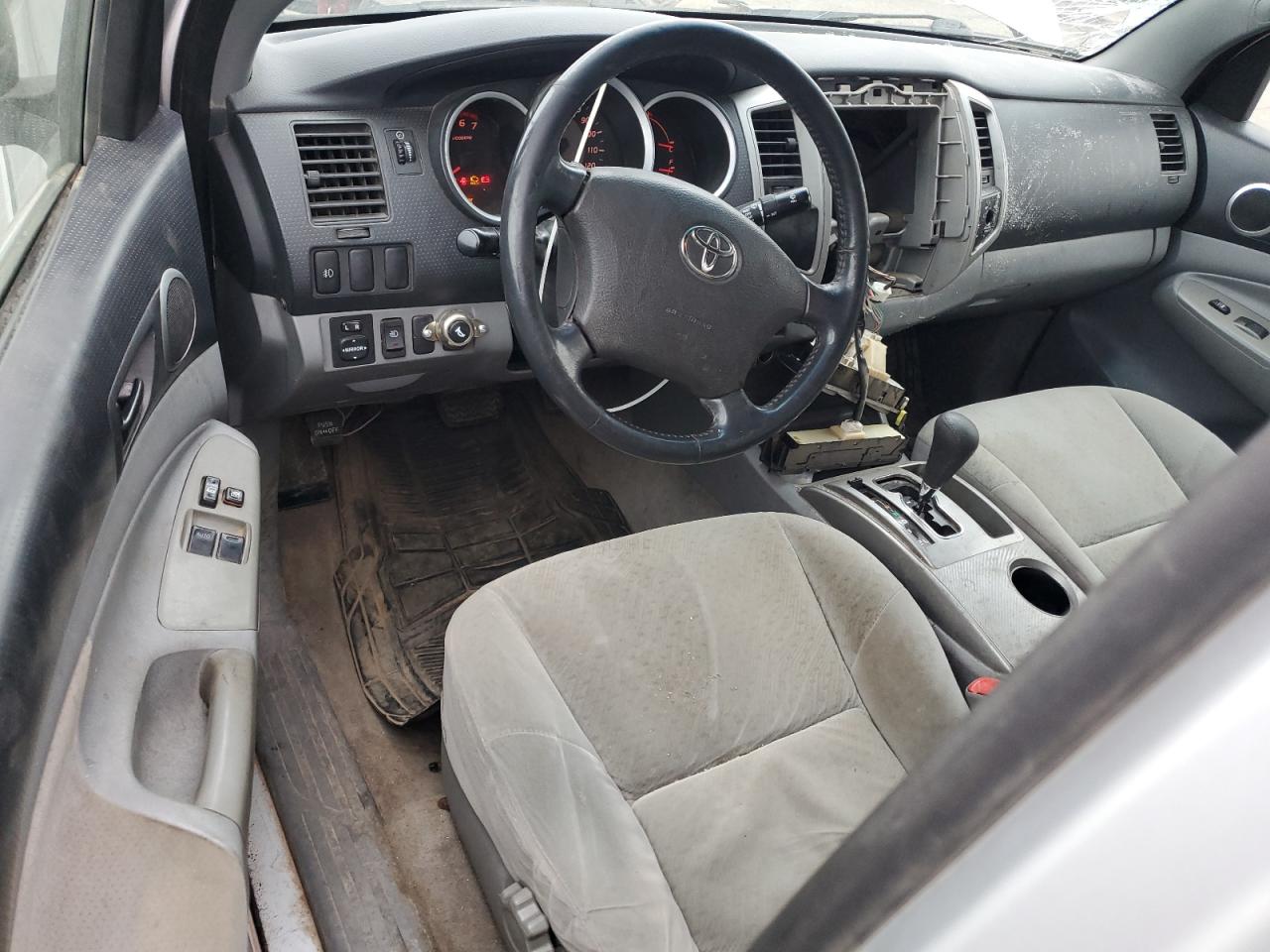 Toyota Tacoma Prerunner Access Cab Image 9