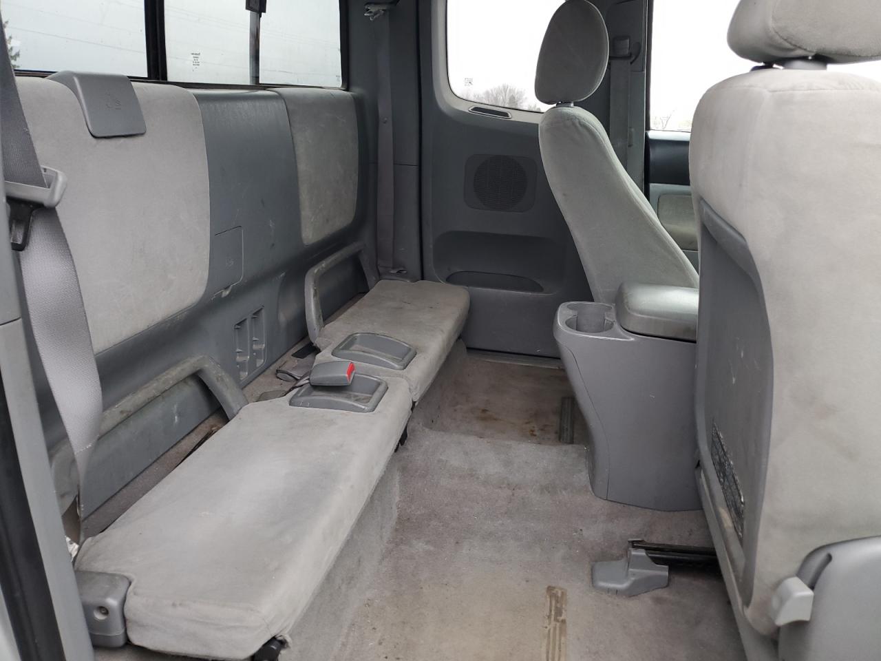 Toyota Tacoma Prerunner Access Cab Image 11