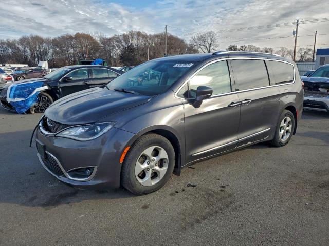  Salvage Chrysler Pacifica