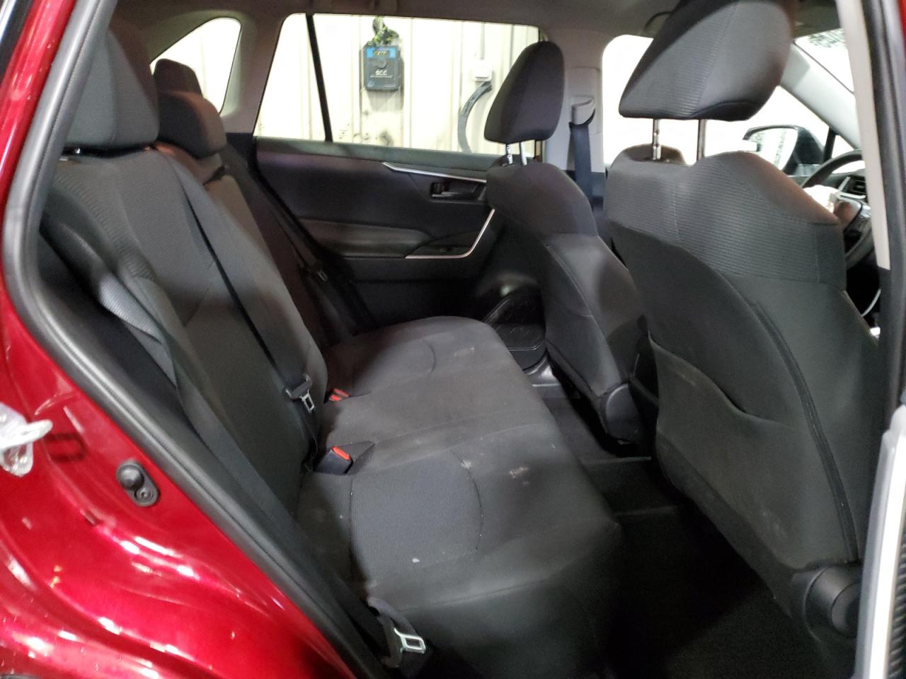 Toyota RAV4 Le Image 10