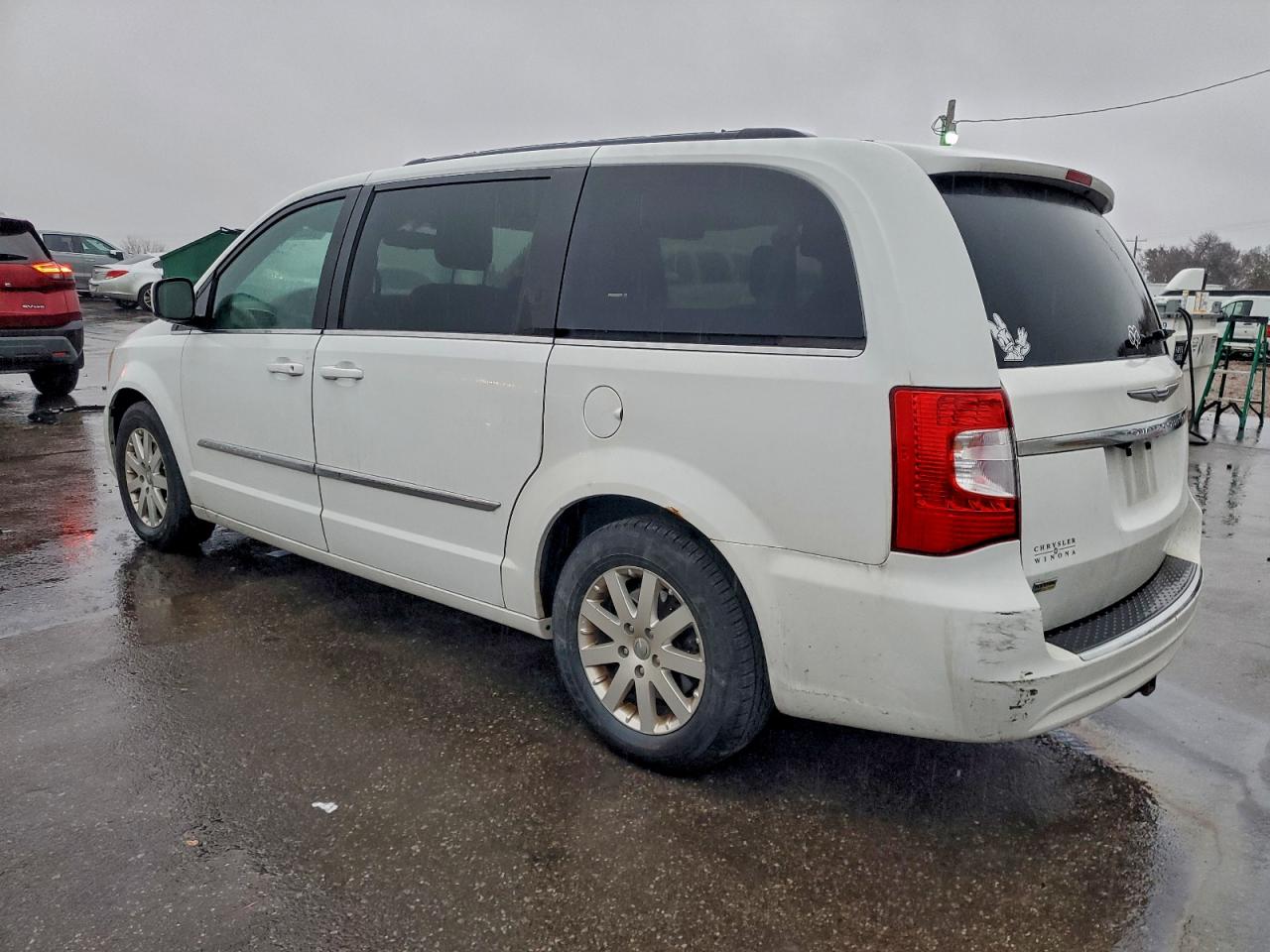 Chrysler Minivan Touring Image 4