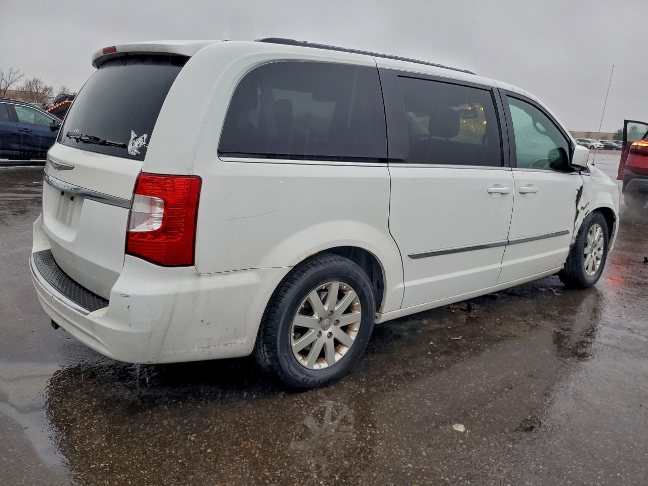 Chrysler Minivan Touring Image 3