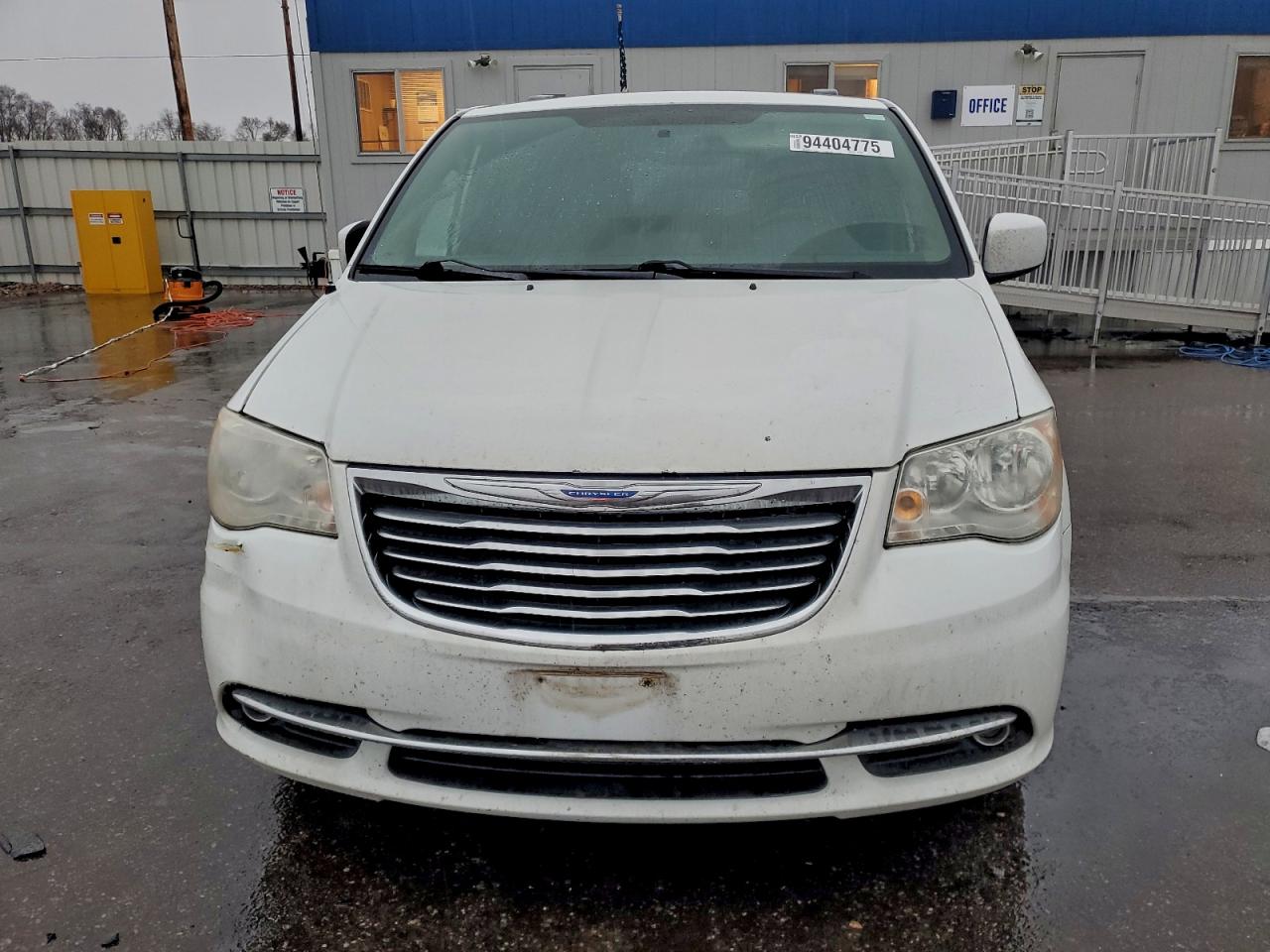 Chrysler Minivan Touring Image 11