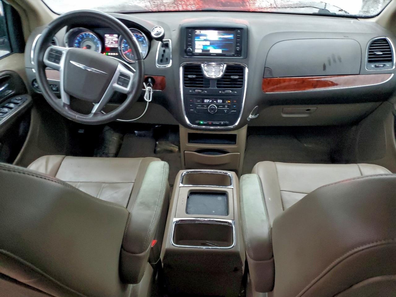 Chrysler Minivan Touring Image 7