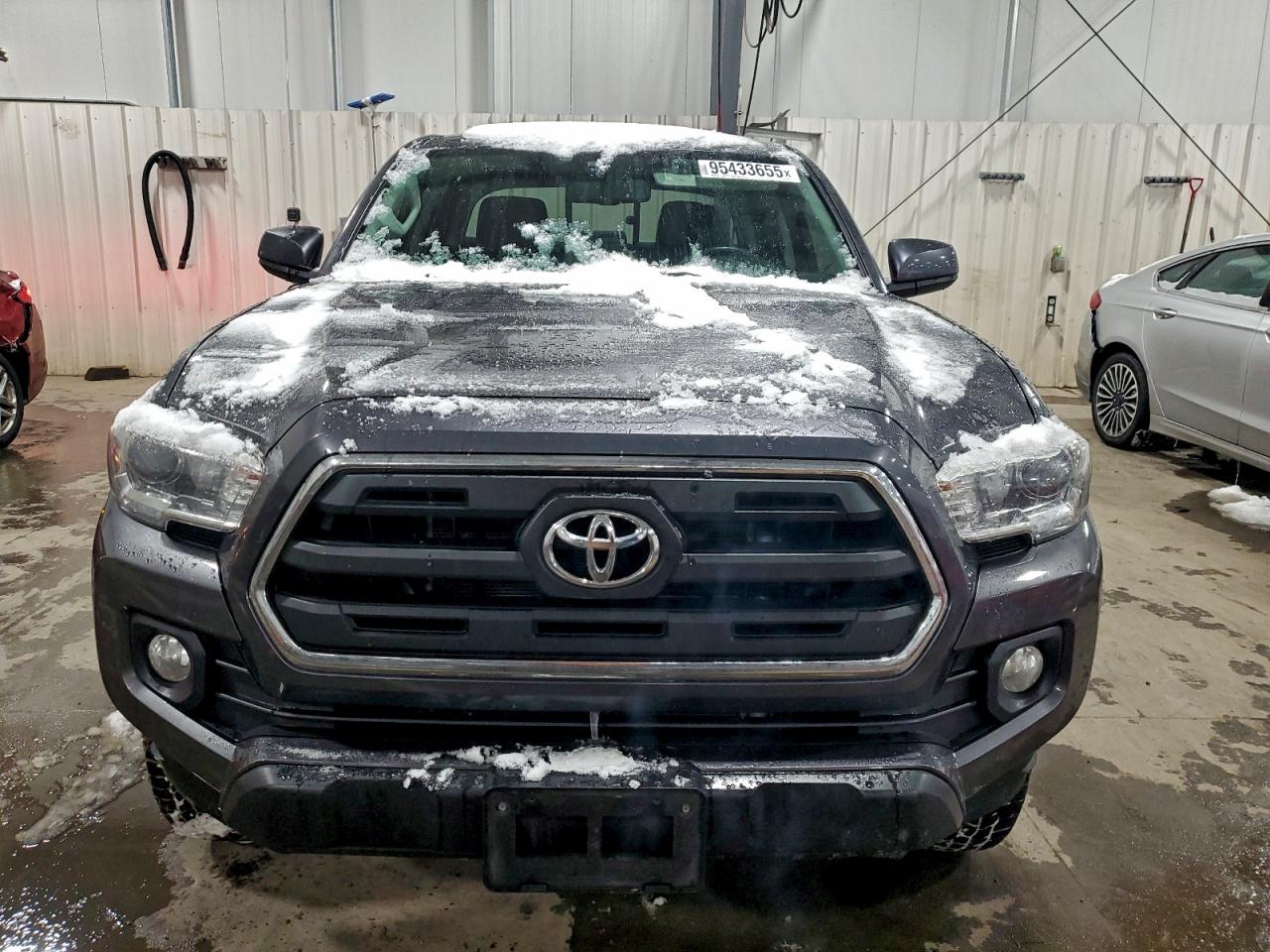 Toyota Tacoma Double Cab Image 8