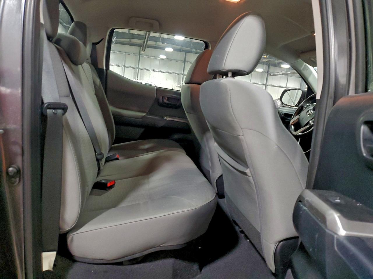 Toyota Tacoma Double Cab Image 11