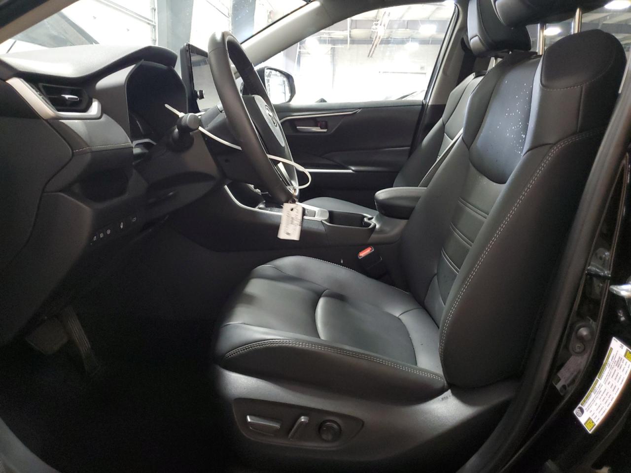 Toyota RAV4 Xle Premium Image 4