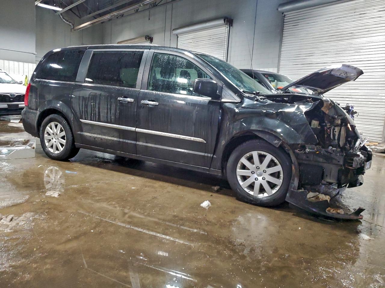 Chrysler Minivan Touring Image 8