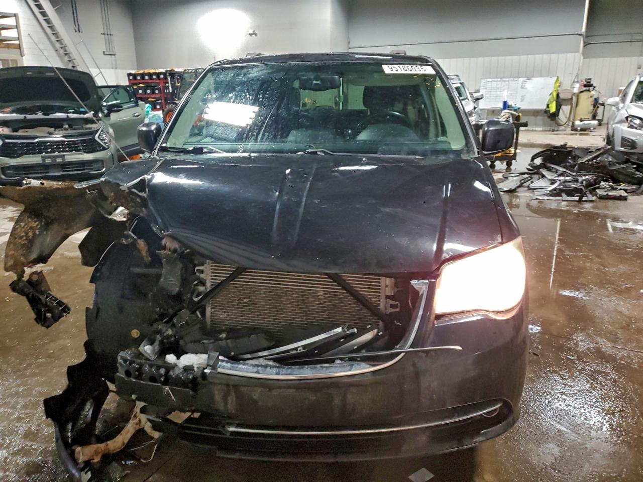 Chrysler Minivan Touring Image 7