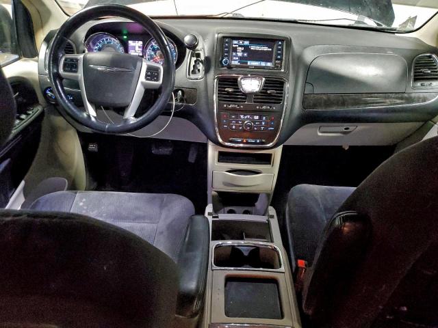 Chrysler Minivan Touring Image 2