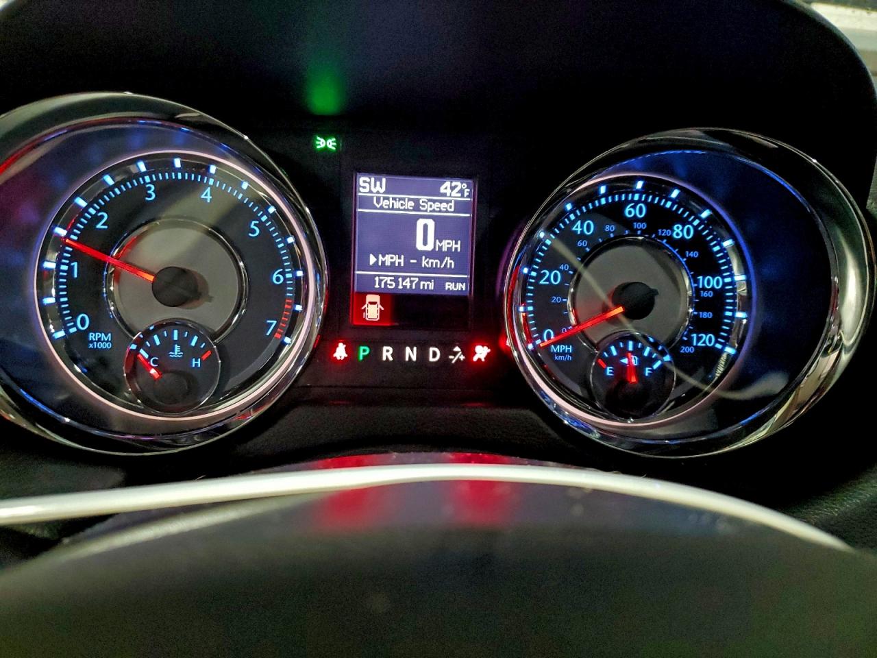 Chrysler Minivan Touring Image 5