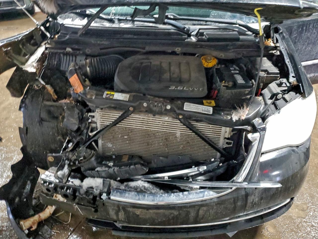 Chrysler Minivan Touring Image 11