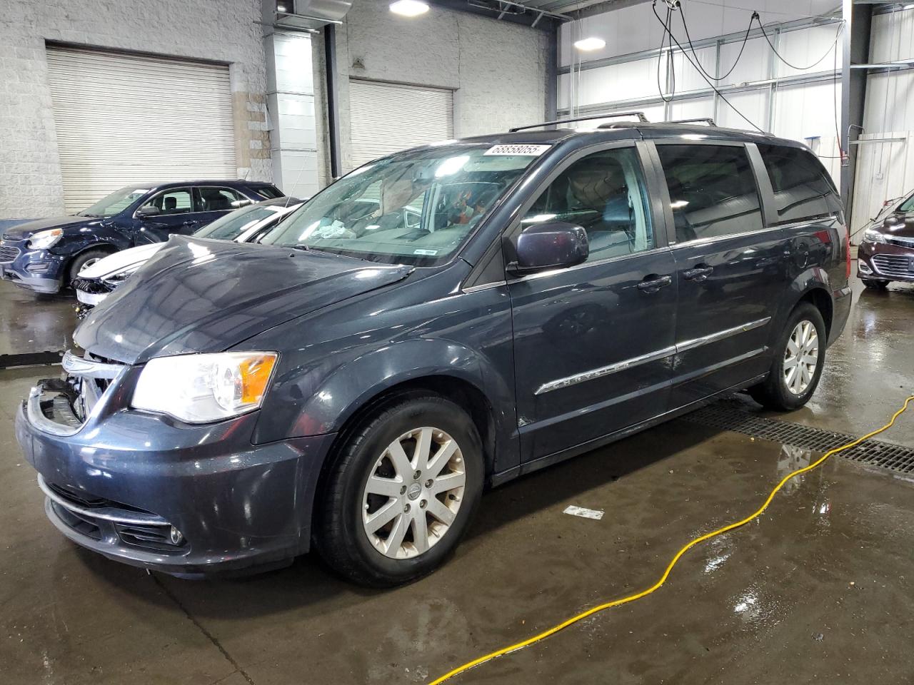 Chrysler Minivan Touring Image 1