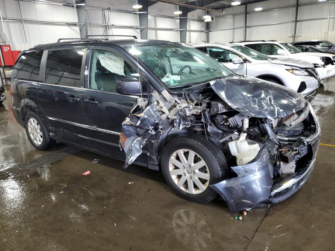 Chrysler Minivan Touring Image 8