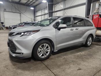  Salvage Toyota Sienna