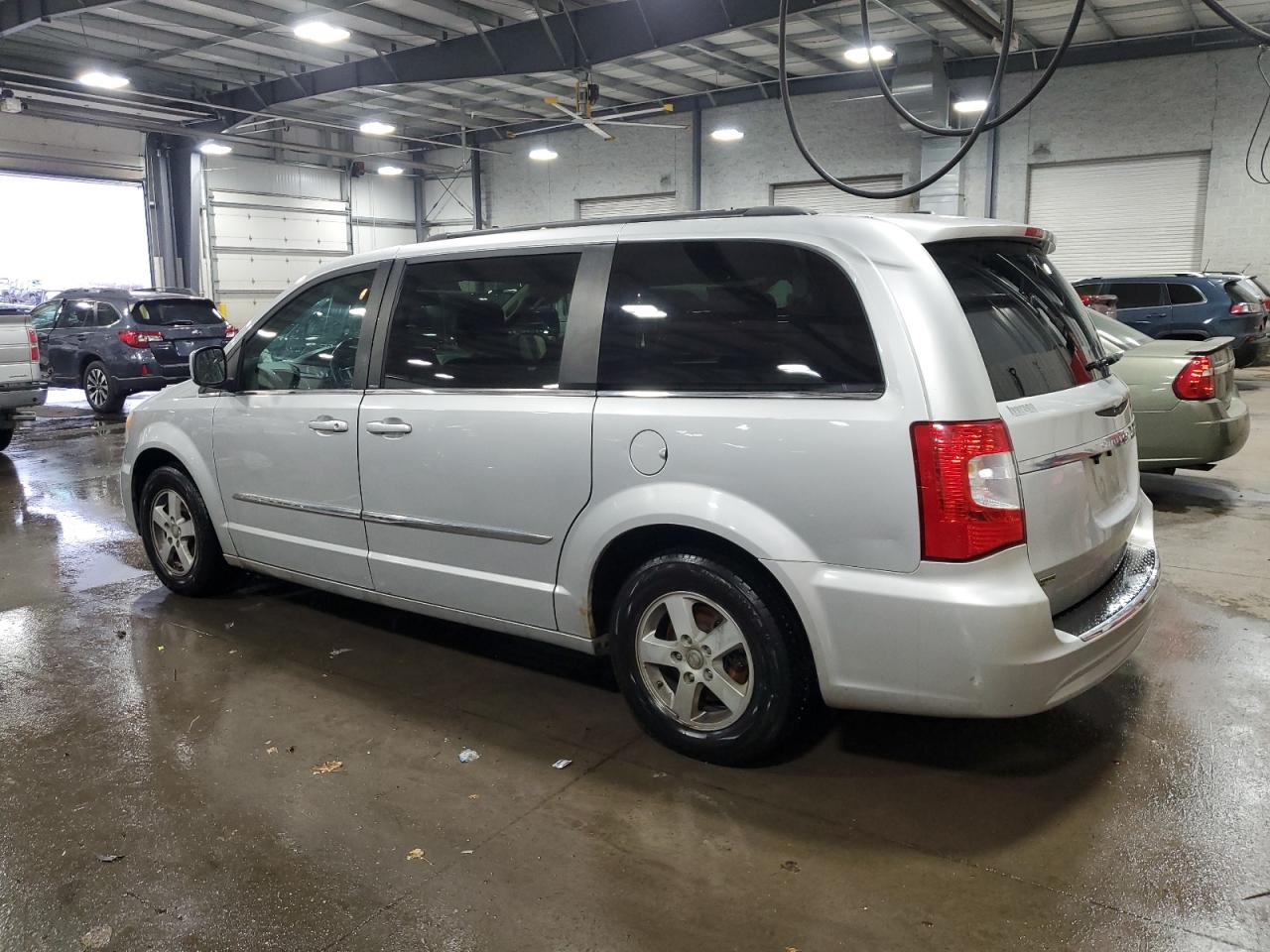 Chrysler Minivan Touring Image 7