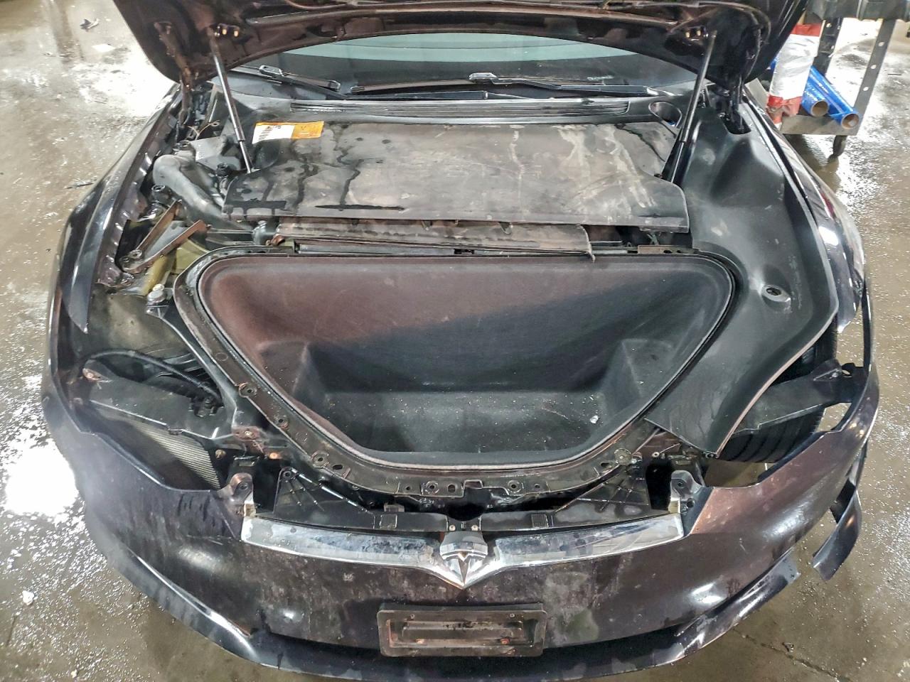 Tesla Model S Image 11