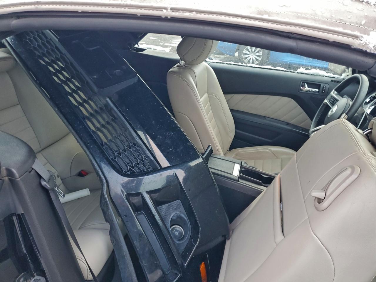 Ford Mustang Image 8