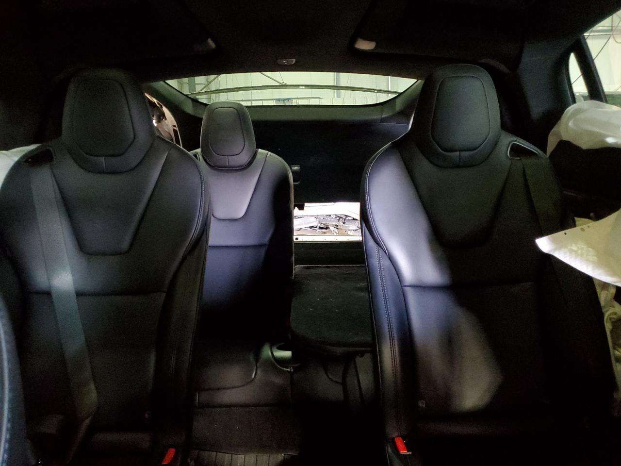 Tesla Model X Image 11