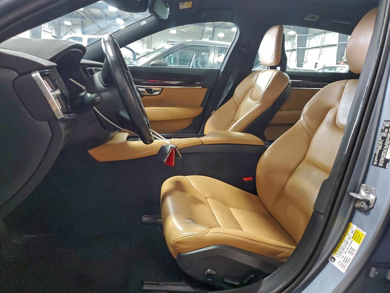 Volvo S90 T6 Momentum Image 2