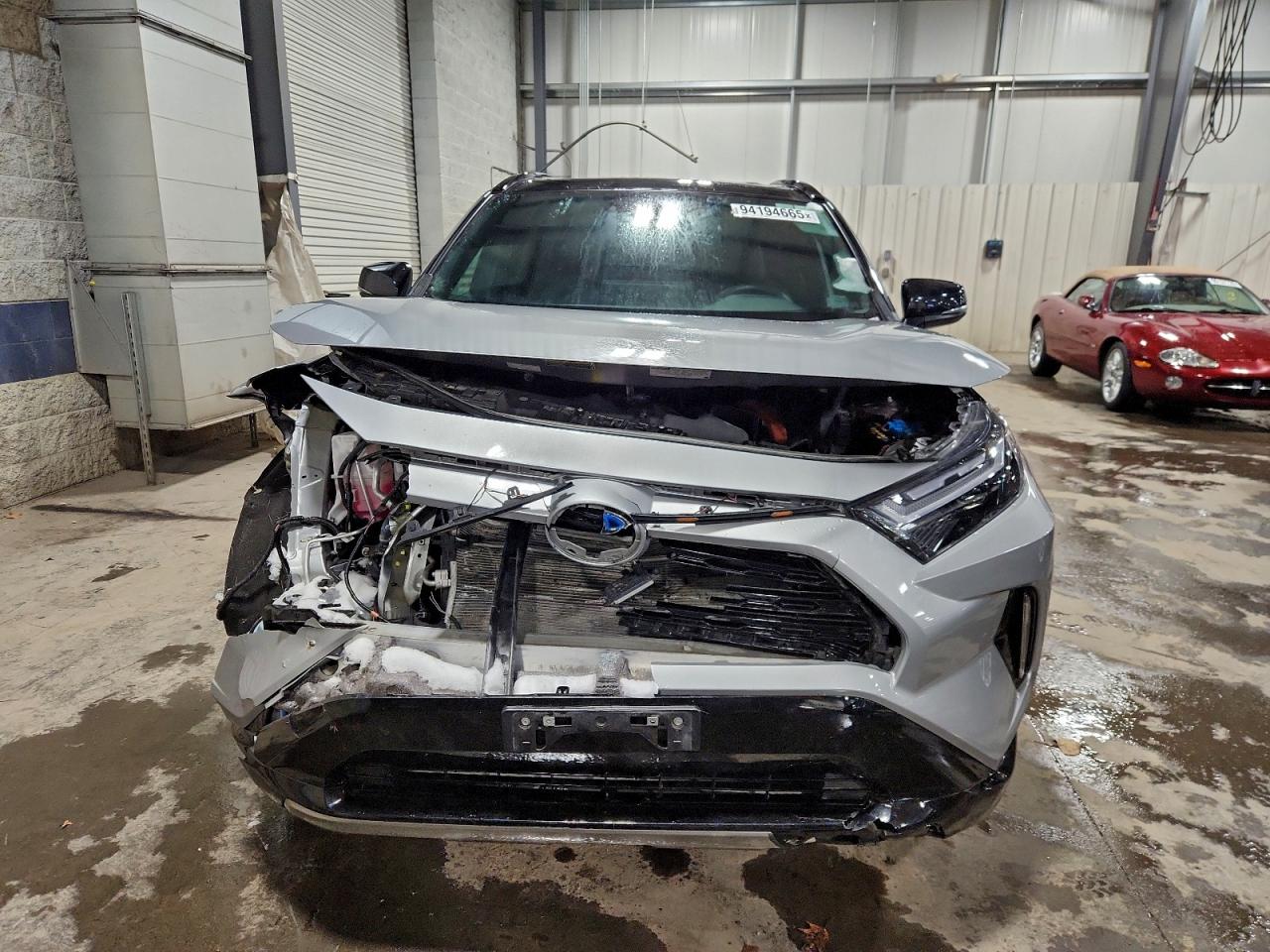 Toyota RAV4 Xse Image 3