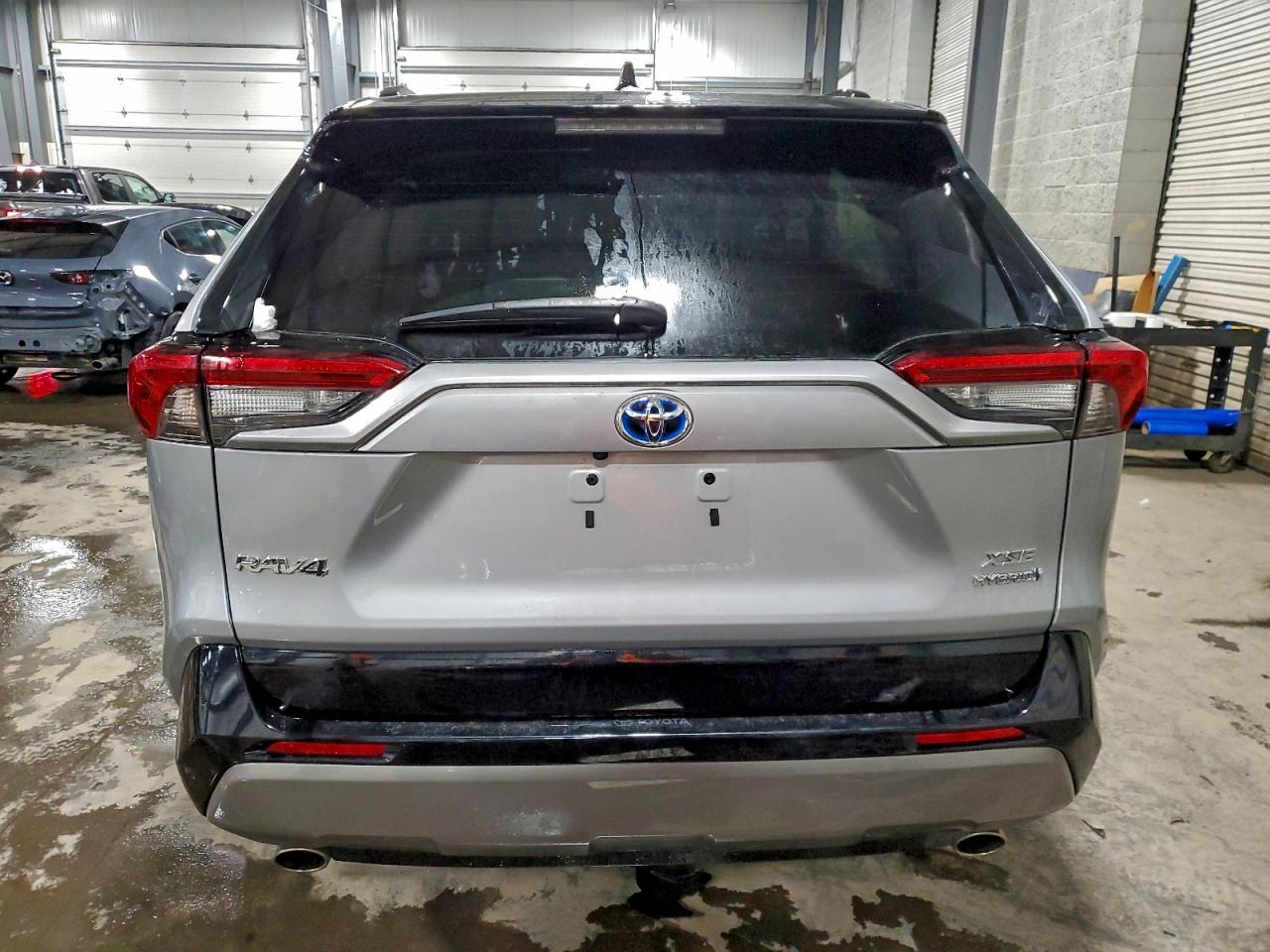 Toyota RAV4 Xse Image 2