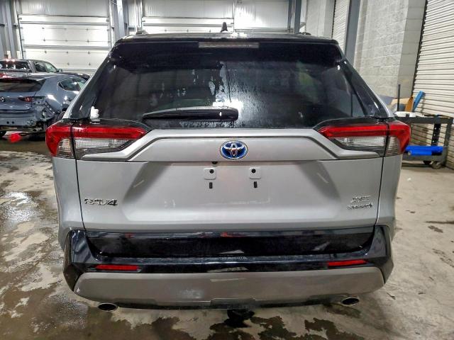 Toyota RAV4 Xse Image 2