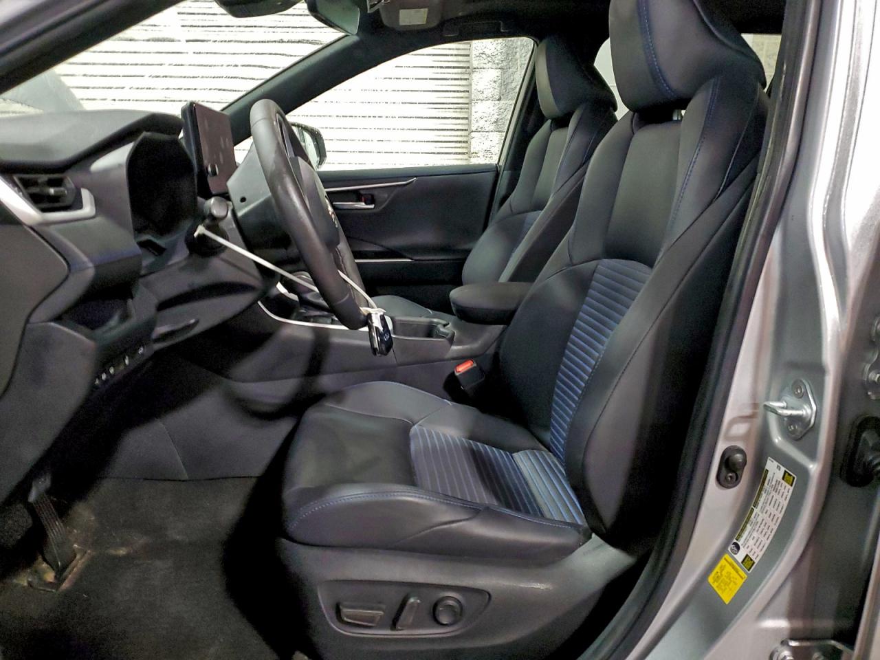 Toyota RAV4 Xse Image 14