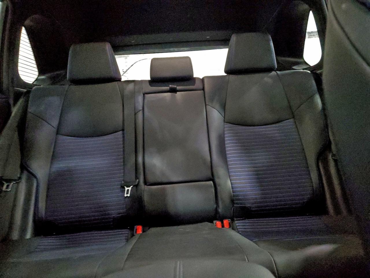 Toyota RAV4 Xse Image 7