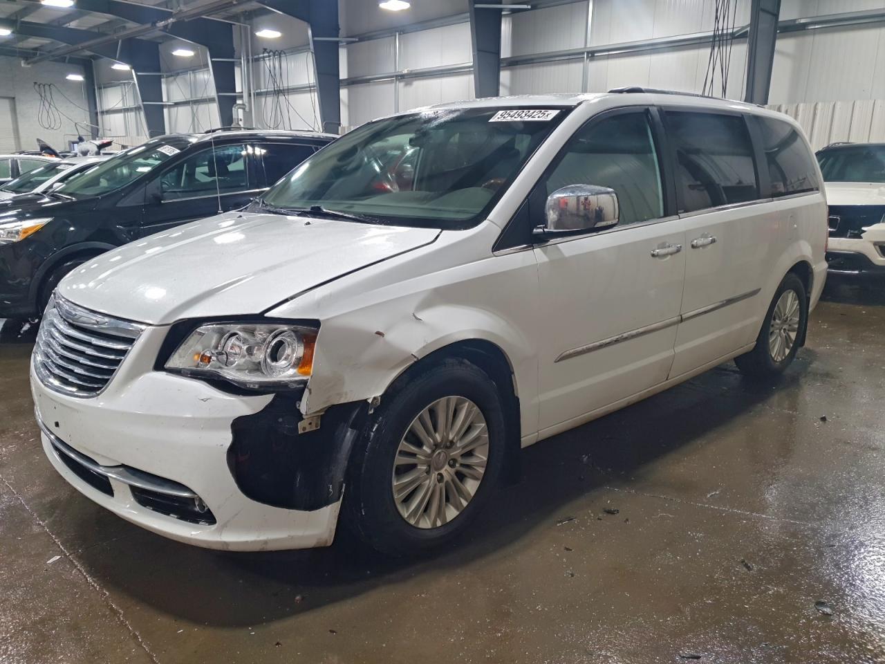 Chrysler Minivan Limited Image 1