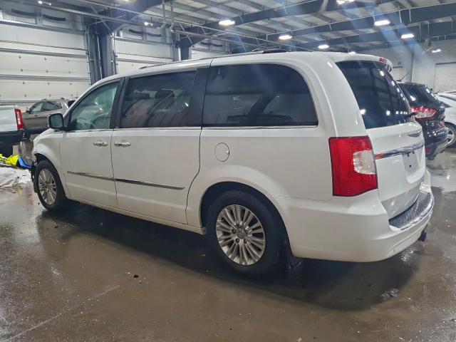 Chrysler Minivan Limited Image 3