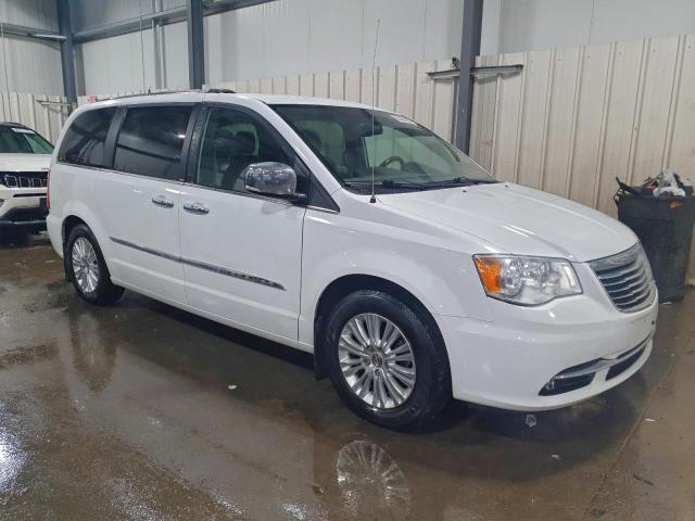 Chrysler Minivan Limited Image 12