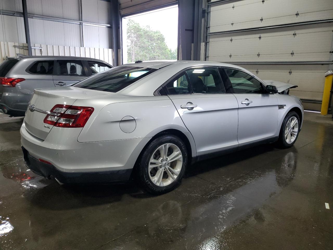 Ford Taurus Sel Image 10