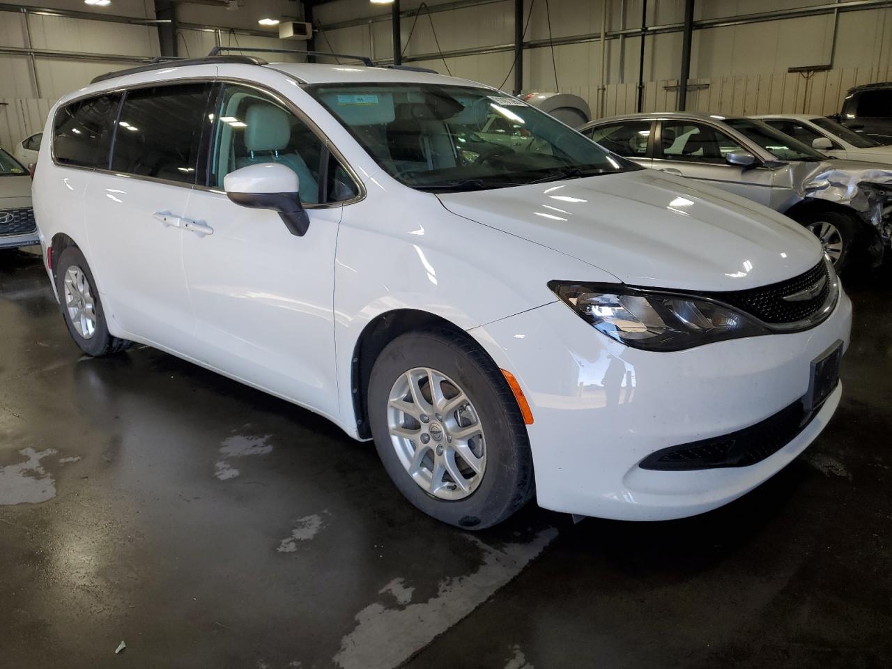 Chrysler Minivan Lxi Image 6