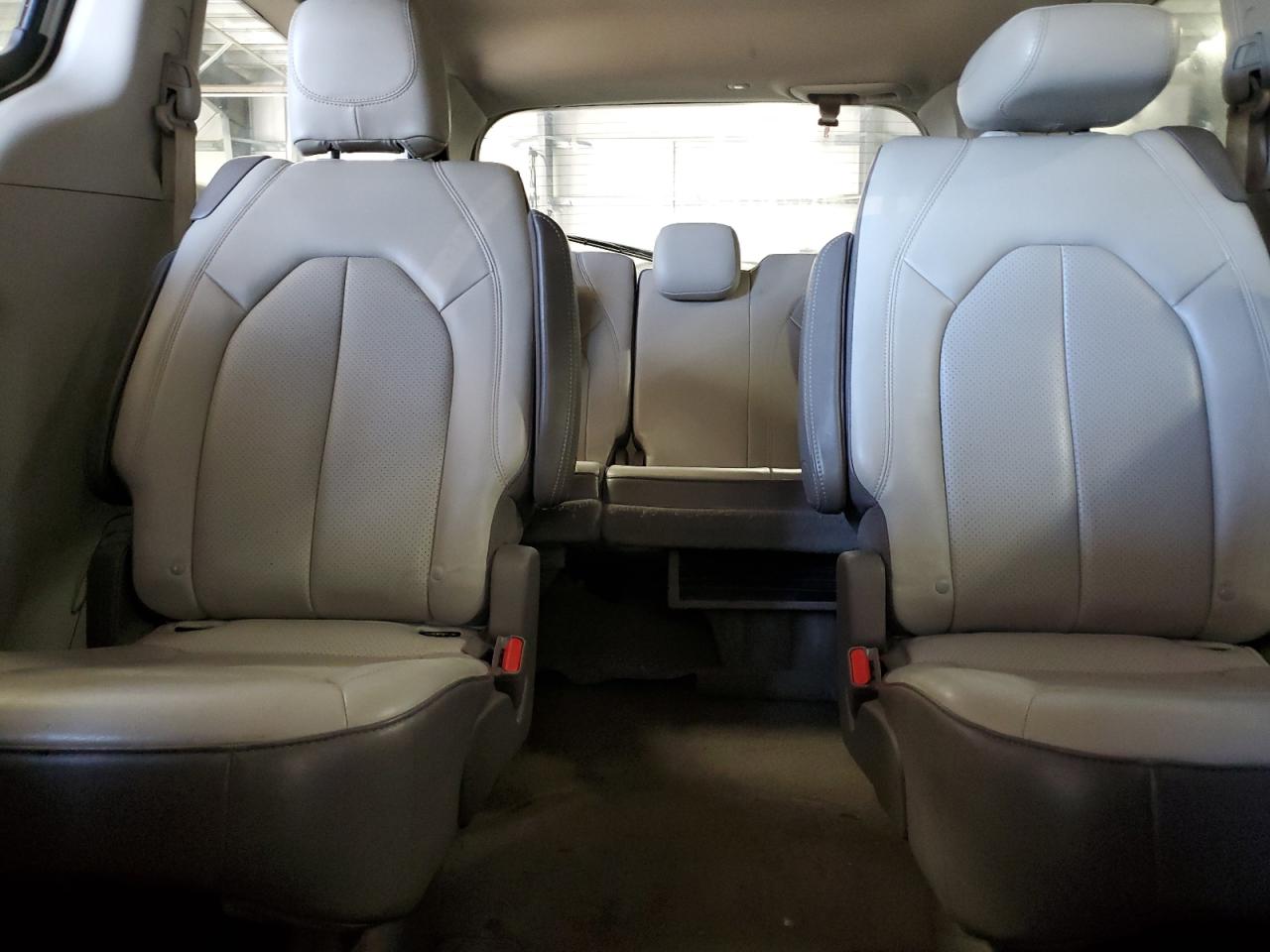 Chrysler Minivan Lxi Image 2