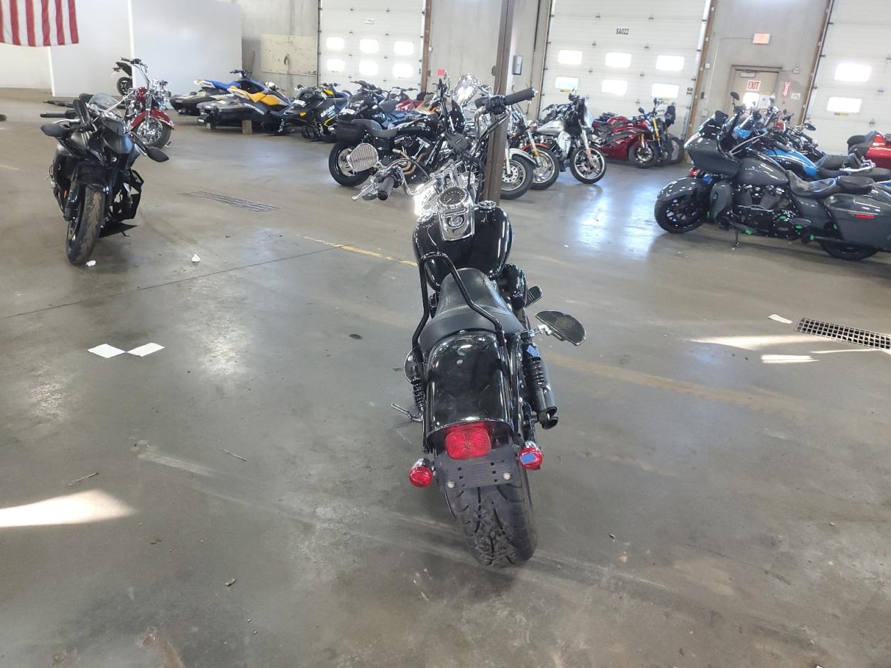 Harley-Davidson Fx Dyna Fat Bob Image 10