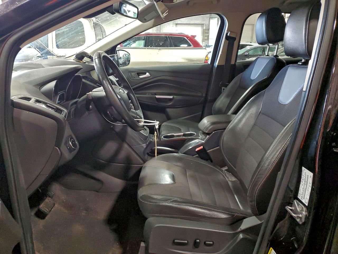 Ford Escape Titanium Image 4