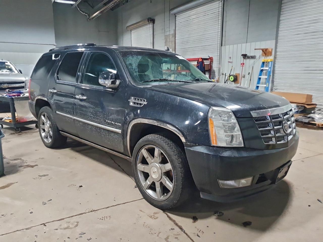 Cadillac Escalade Premium Image 11