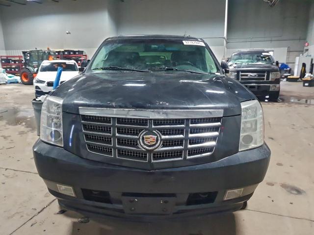 Cadillac Escalade Premium Image 8