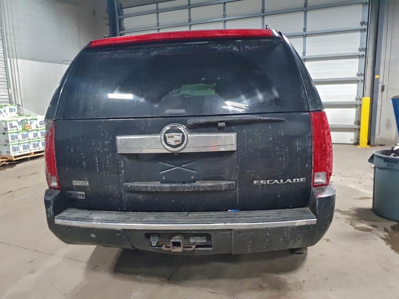 Cadillac Escalade Premium Image 4