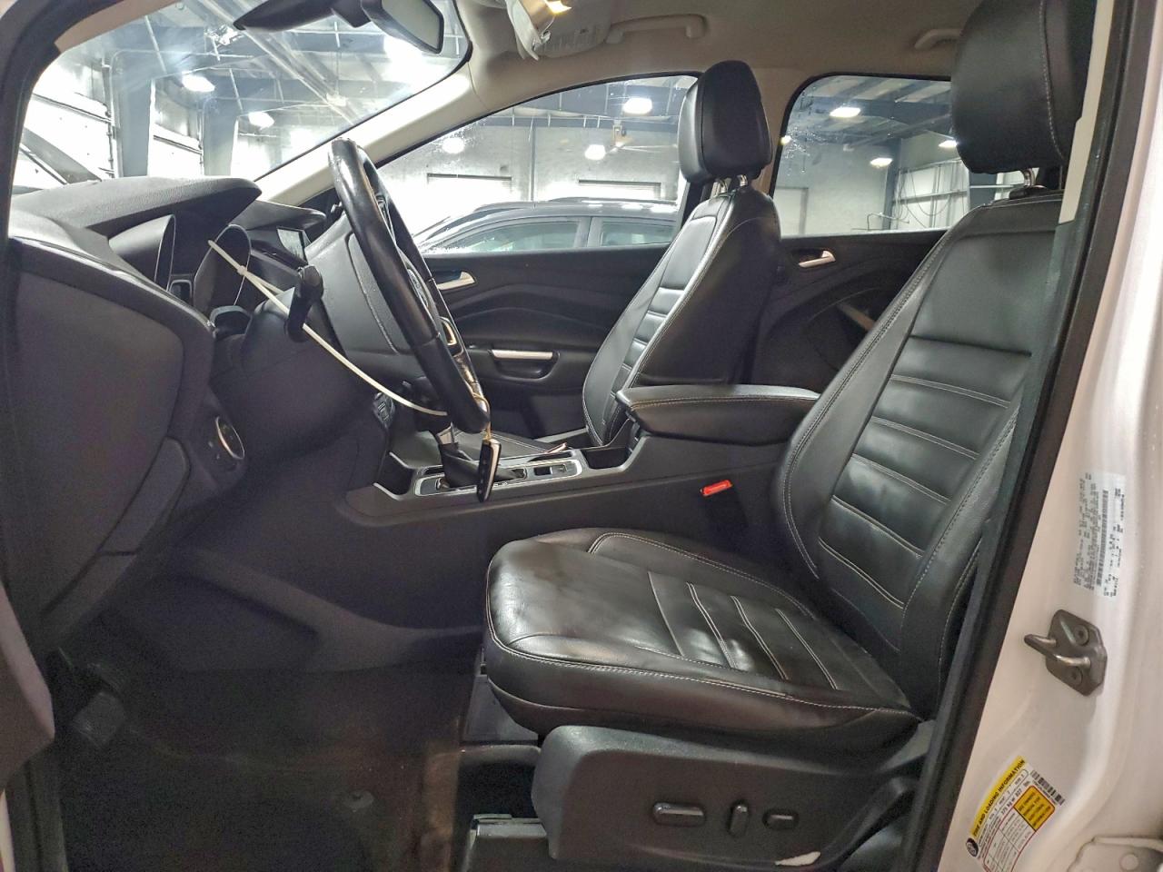 Ford Escape Titanium Image 13