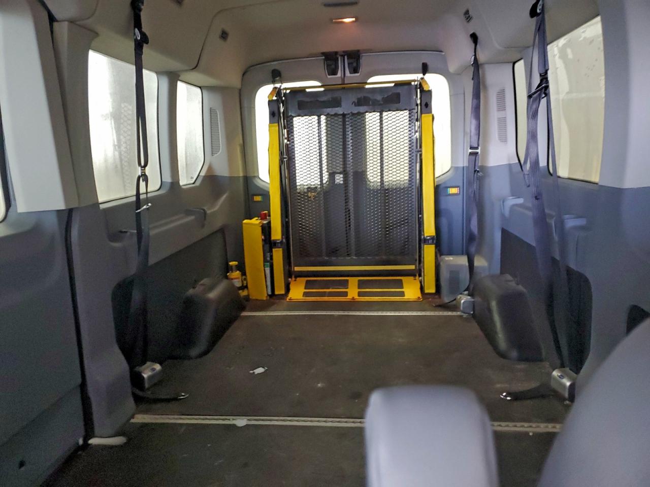 Ford Transit T-350 Image 3